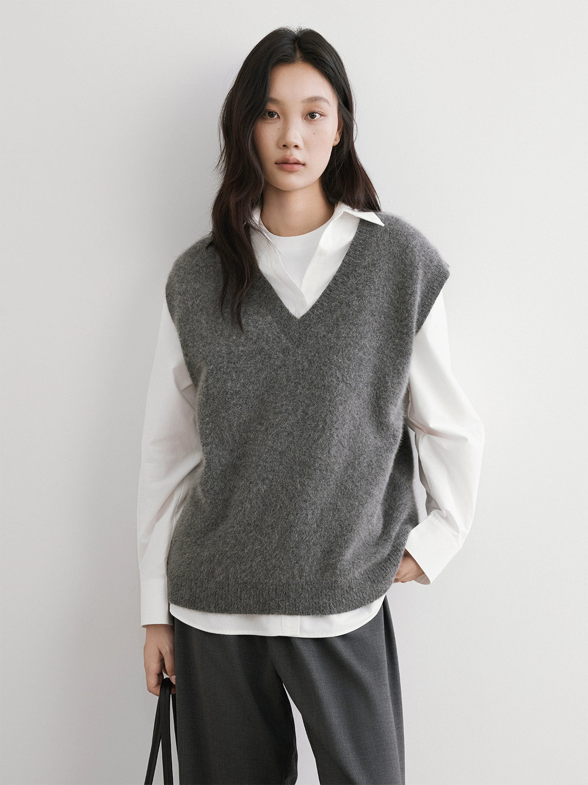 The rumah fox original velvet vest vest, wool vest women's new V-neck knitted vest, stacked on the outside