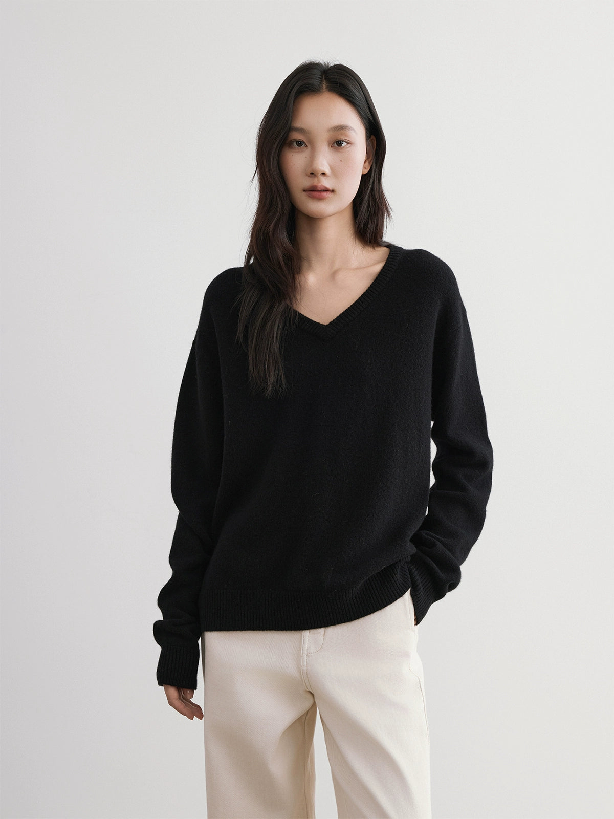 The rumah cashmere V-neck knit top, multi-colored 17.5 micron Basulan shrink-resistant and pilling-resistant