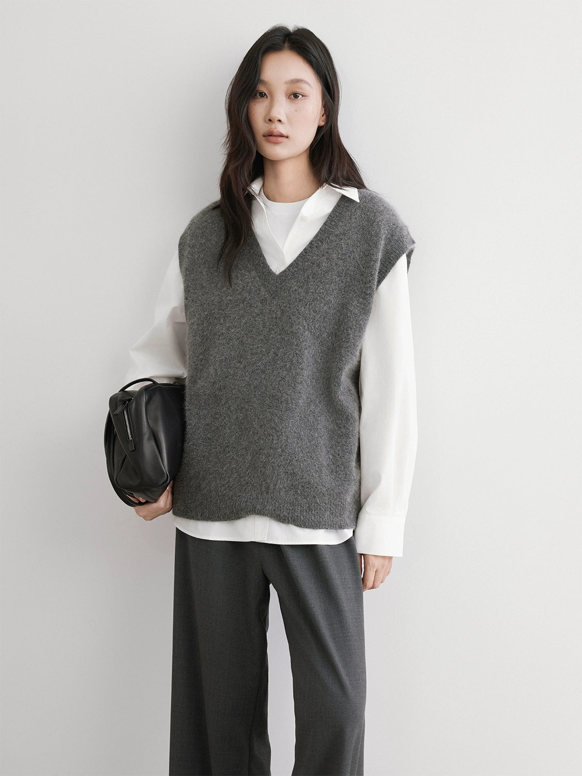 The rumah fox original velvet vest vest, wool vest women's new V-neck knitted vest, stacked on the outside