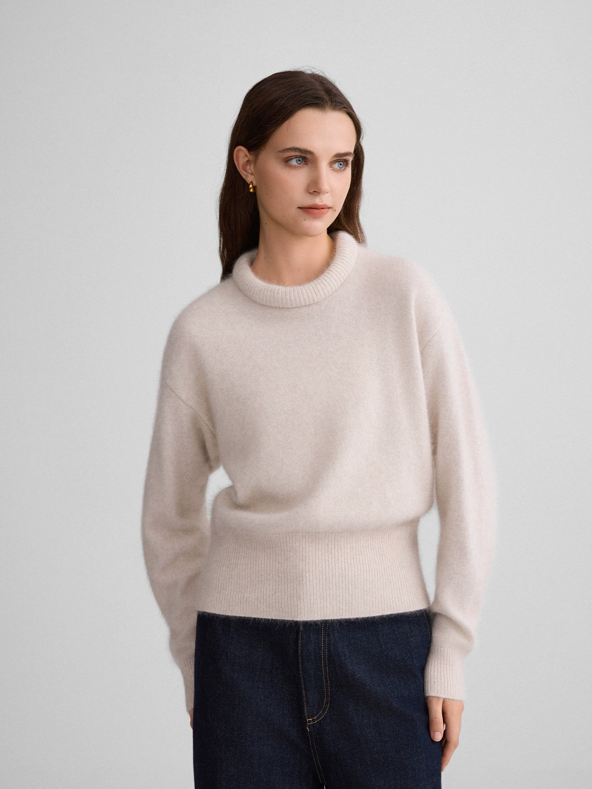 The rumah balloon neck fox fleece knitted sweater cloud mousse short slim knitted crew neck top
