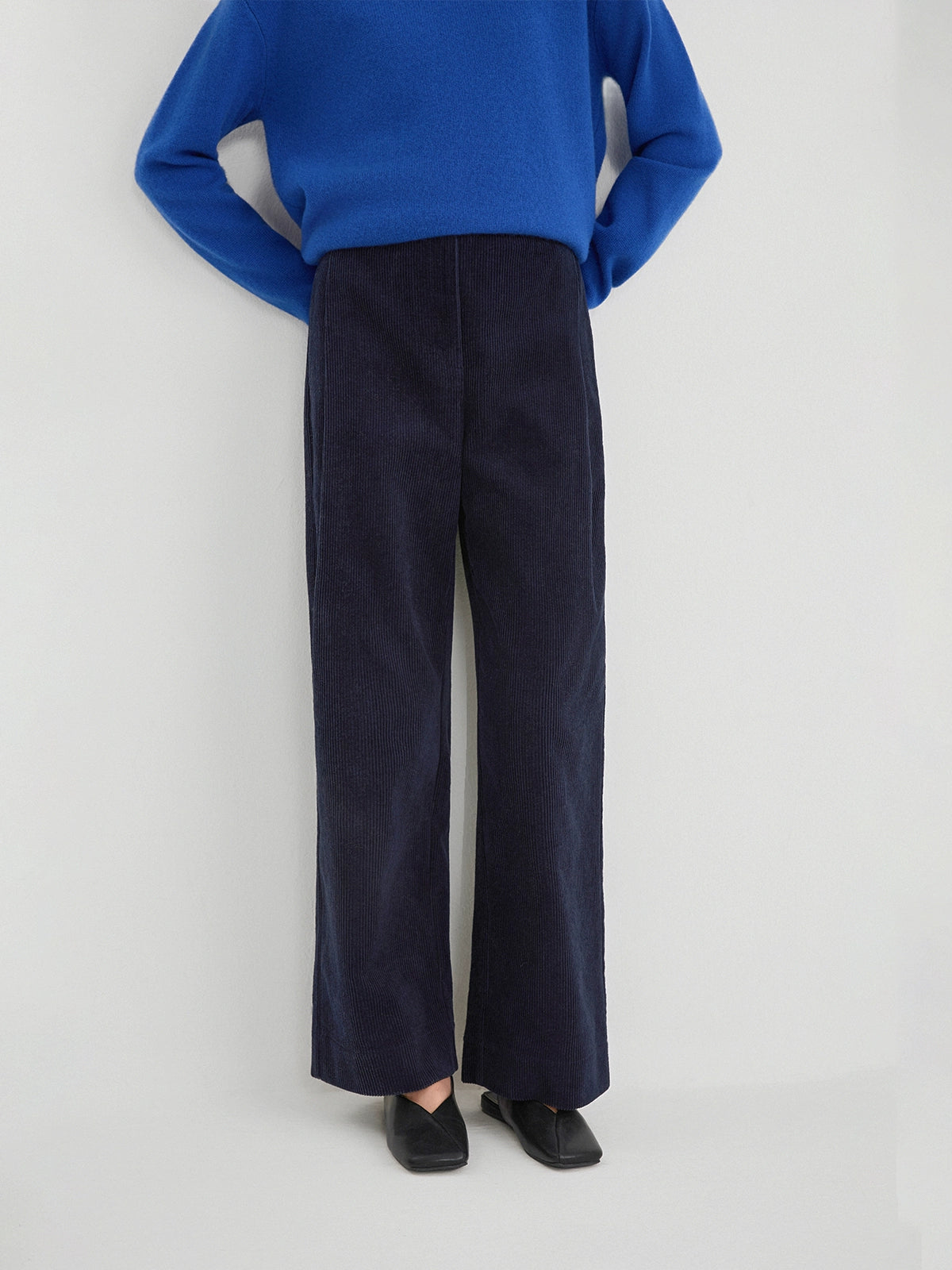 The rumah retro glossy corduroy casual pants, three-dimensional strip velvet micro-cocoon tooling high-waisted wide-leg pants