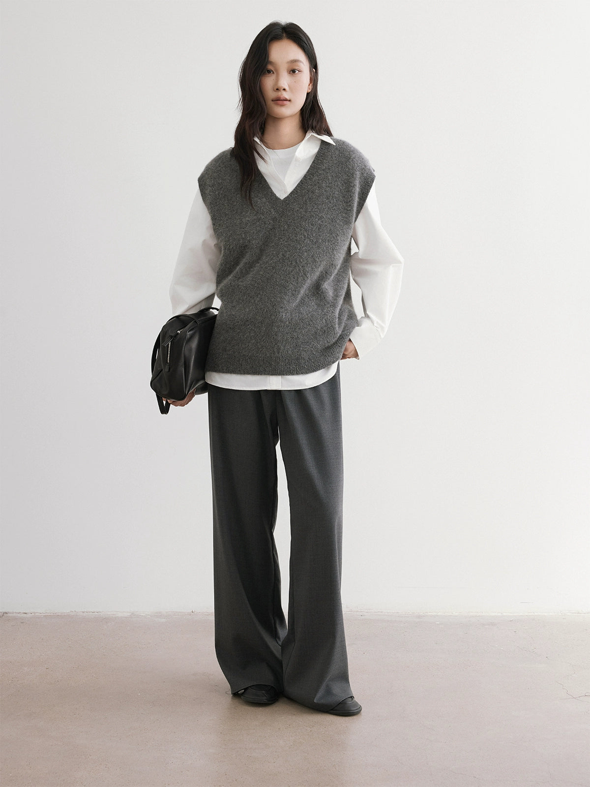 The rumah fox original velvet vest vest, wool vest women's new V-neck knitted vest, stacked on the outside