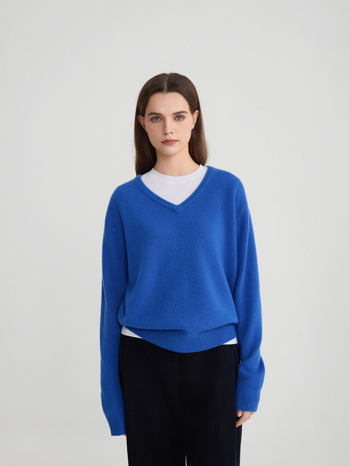 The rumah cashmere V-neck knit top, multi-colored 17.5 micron Basulan shrink-resistant and pilling-resistant