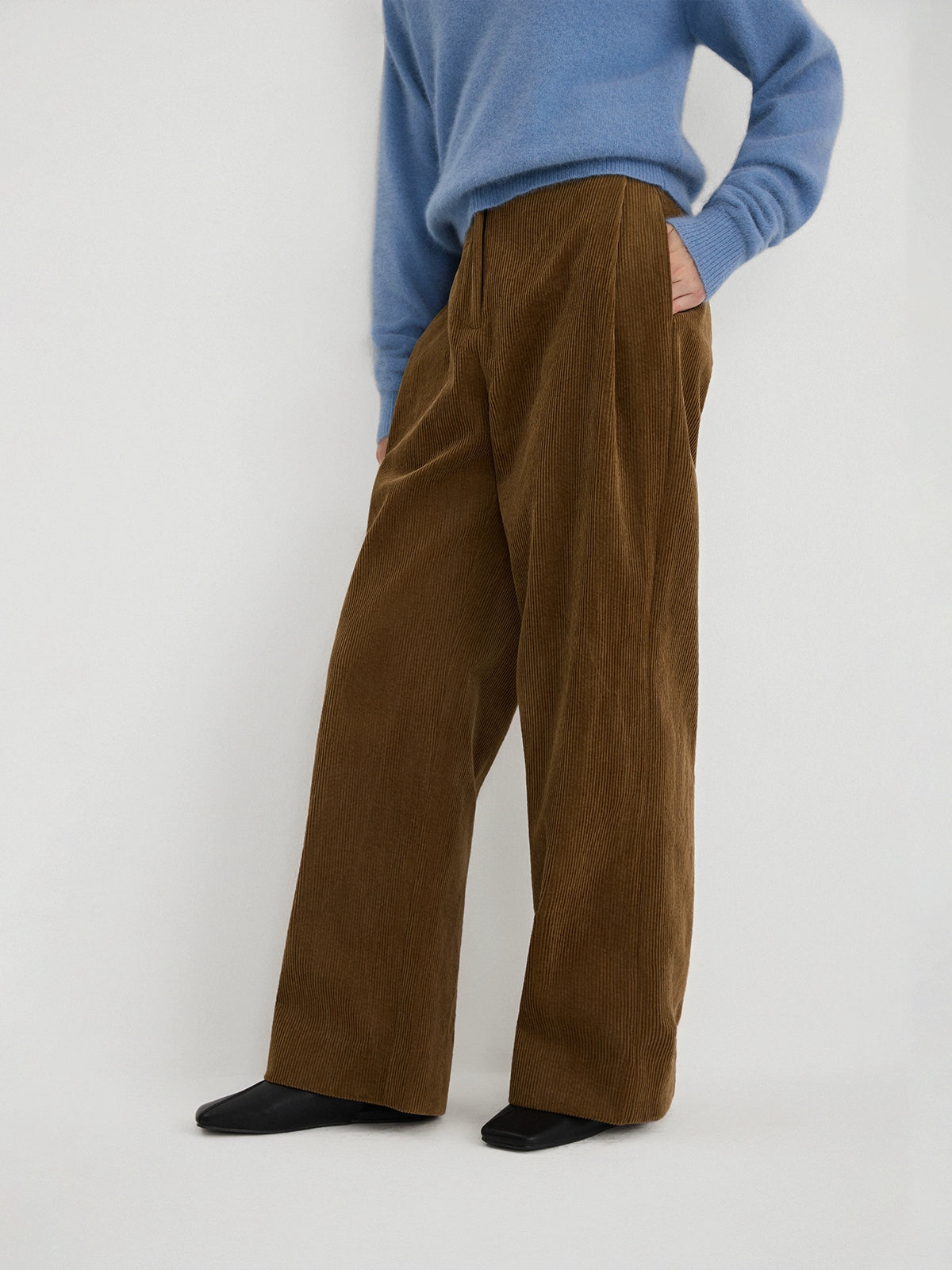 The rumah retro glossy corduroy casual pants, three-dimensional strip velvet micro-cocoon tooling high-waisted wide-leg pants