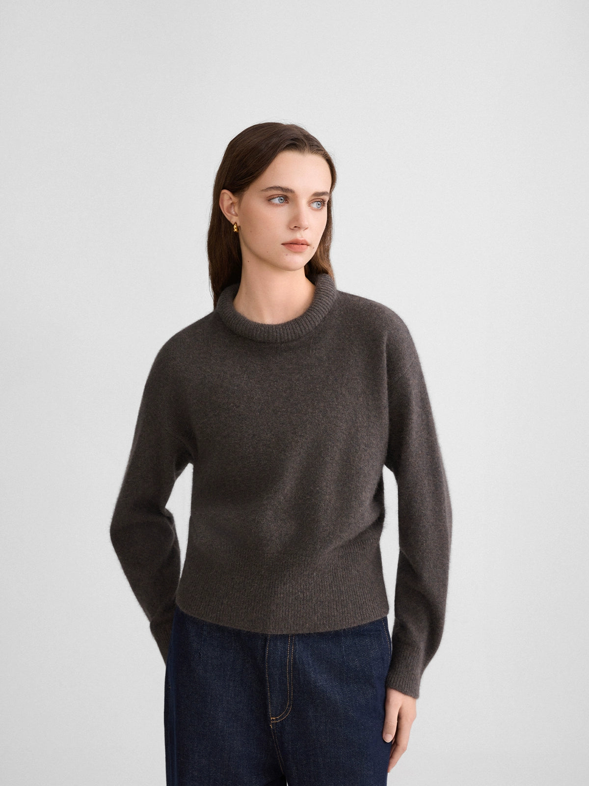 The rumah balloon neck fox fleece knitted sweater cloud mousse short slim knitted crew neck top